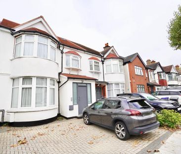 3 bedroom ground floor flat to rent - Photo 2
