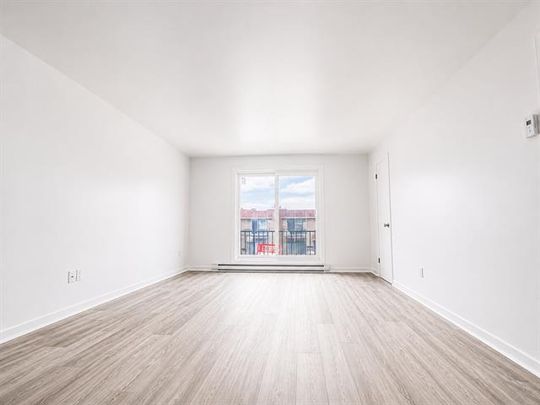 2140 Rue Robertine Barry - Photo 1