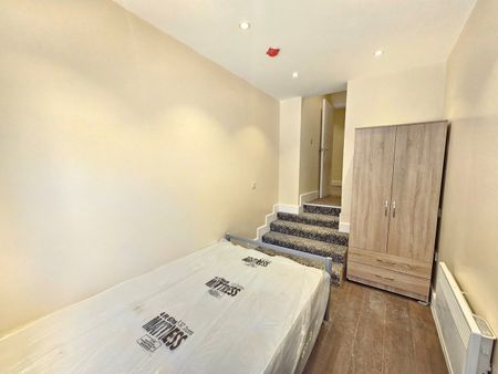 1 Bed Flat, Finsbury Park Road, N4 - Photo 2