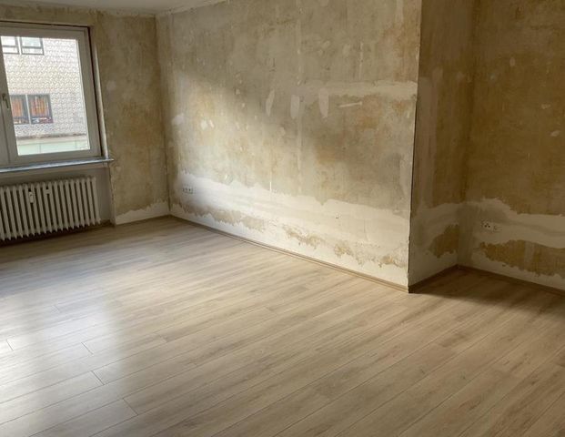 Schicke 2-Zimmer-Wohnung mit neuem Laminatboden in Hagen Zentrum! - Photo 1