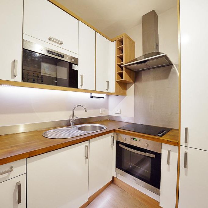 Studio to rent - Photo 1