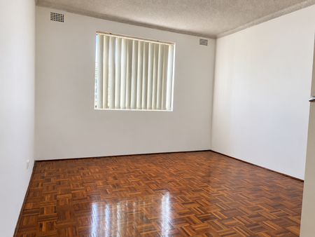 Freshly Painted 2-Bedroom Unit in Prime Location! - Photo 2