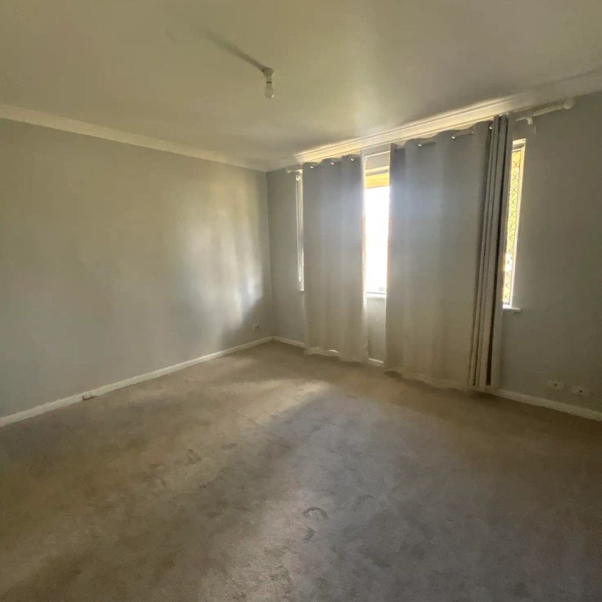 “Charming 3x1 duplex in Armadale” - Photo 1