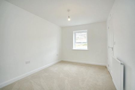 3 bedroom semi-detached house to rent - Photo 4
