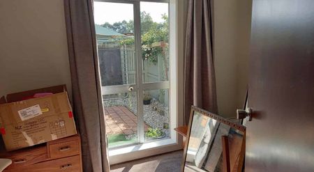 Convenient 3BR Mosgiel Flat - Photo 3