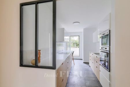 SAINT-CLOUD - MONTRETOUT - RUE ARMENGAUD - APPARTEMENT FAMILIAL MEUBLE AVEC TERRASSES - Photo 4