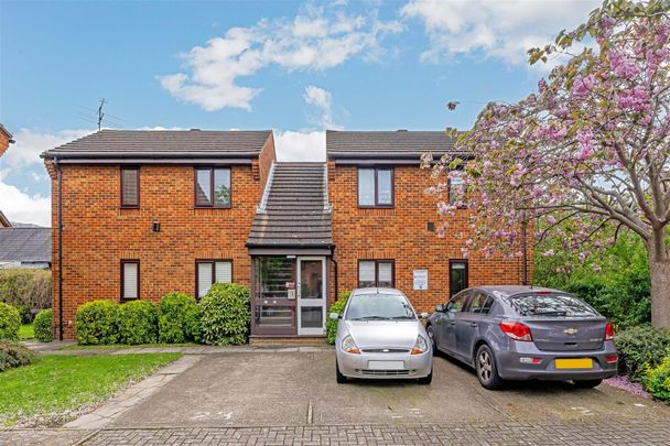 Flat To Let - Photo 1