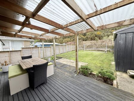 17 Hamstead Street, Wainuiomata - Photo 2