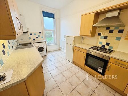 2 bedroom apartment to rent South Parade, Skegness, Lincolnshire, PE25 - Photo 3