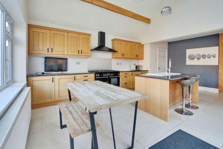 Newlands Drive, Acomb, YO26 - Photo 4