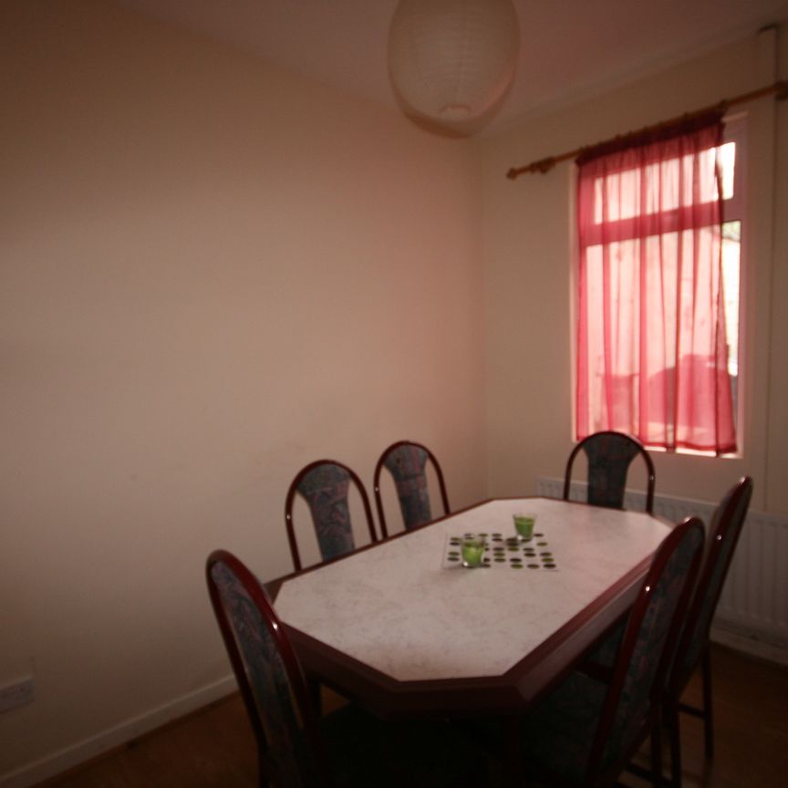 24 Donegall Avenue, Belfast, BT12 6LX - Photo 1