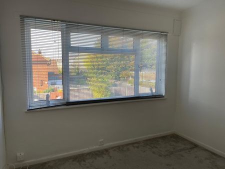 2 Bed Maisonette, Harrow, HA2 - Photo 2