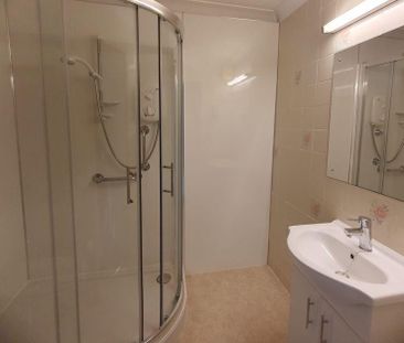 1 bedroom retirement property to rent - Photo 6