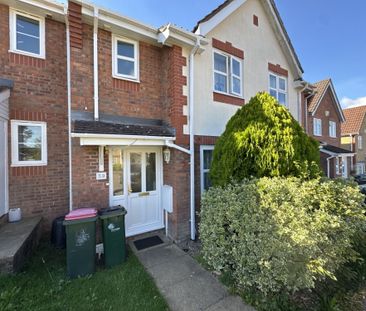 Lyon Close, Crawley, Maidenbower - Photo 4