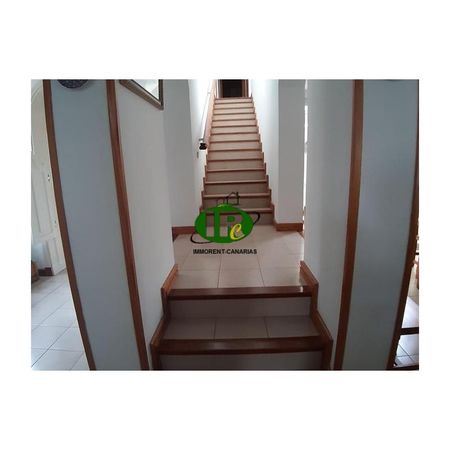 A large house of about 240 square meters and about 1100 square meters outdoors in a northeast direction - Photo 5