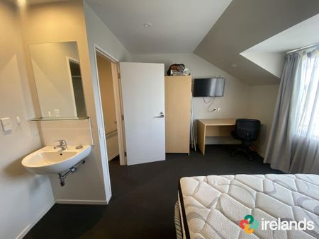 Fully Furnished, Ensuited Room – Includes Carpark! - Photo 5
