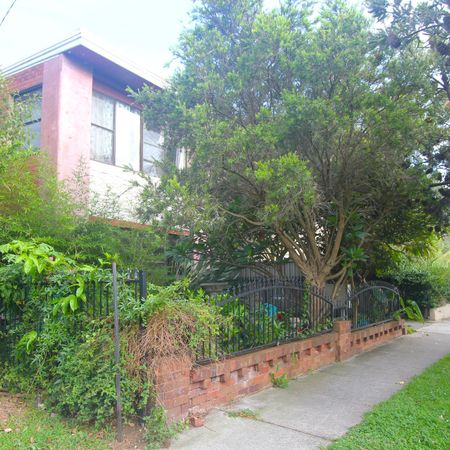Well Positioned, One-Bedroom Unit - Photo 3