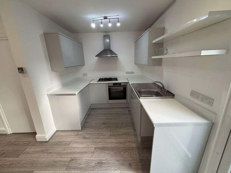 3 bedroom terraced house to rent - Photo 3