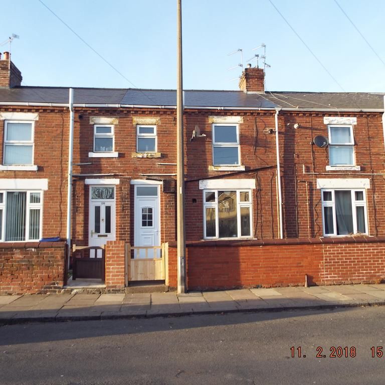 3 bedroom terraced house to rent - Photo 2