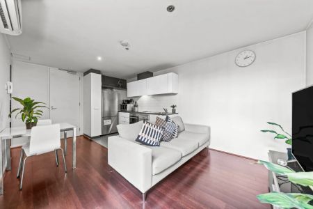 Fully Furnished 1-Bedroom + Study | Balcony + Car Space | Prime Windsor Location | 1 Week Rent-Free! - Photo 2