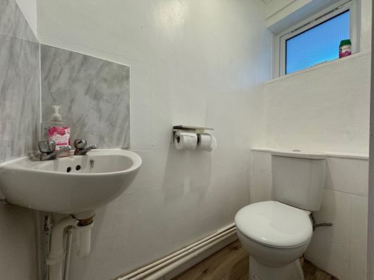 Hazelwood Avenue, Eastbourne - Photo 1