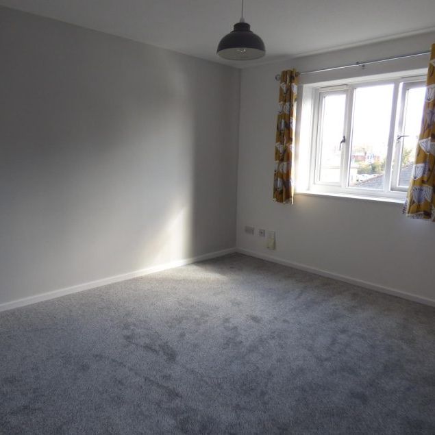 1 Bed Flat - Photo 1