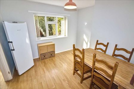 3 bedroom semi-detached house to rent - Photo 2