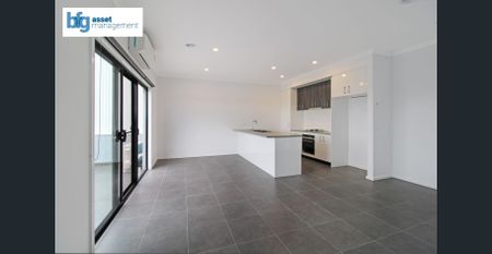 Three Bedroom Townhouse in Quiet Court! - Photo 2