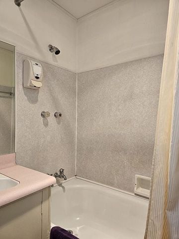 Self-contained Furnished Two Bedroom Apartment - Photo 2