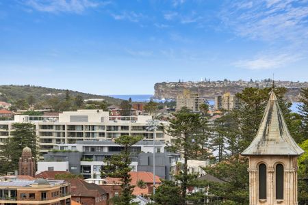 Immaculate updated apartment with harbour glimpses - Photo 2