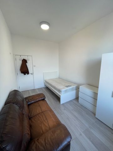 Room in a Shared Flat, Finchley Road, NW2 - Photo 5