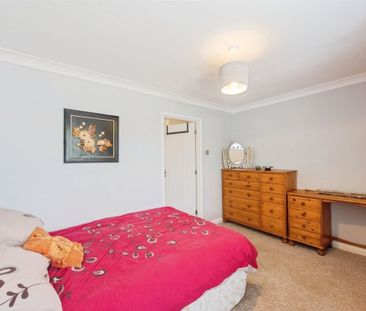 Castle Close - Photo 5