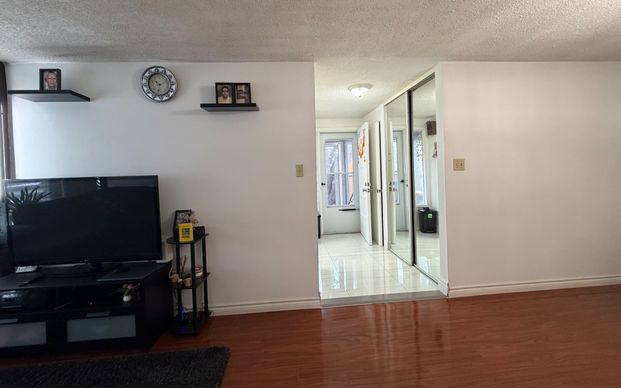 For Lease - 17 Brisbourne Grove, Toronto, Ontario - Photo 1