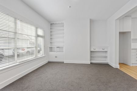 Fully Renovated 4 Bedroom in Heart of Merivale - Photo 5