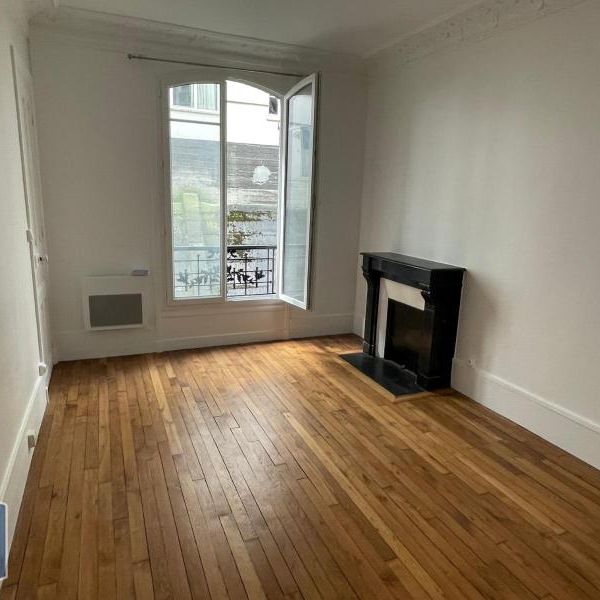 Location Appartement 2 pièces 41m² PARIS 18ème - Photo 1