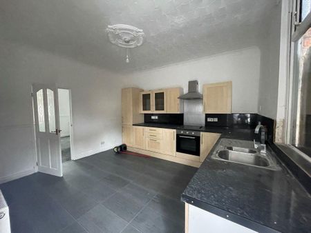 2 bedroom end of terrace house to rent - Photo 2