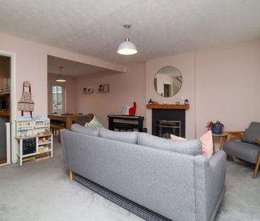 3 bedroom semi-detached house to rent - Photo 1