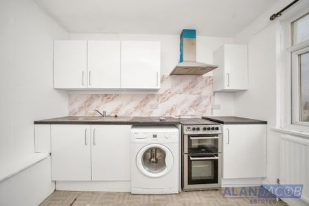 2 bedroom flat to rent - Photo 5