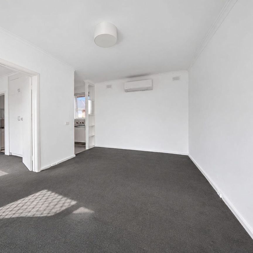 Light, Bright & Perfectly Positioned: Affordable Living Near Shops and Transport - Photo 1