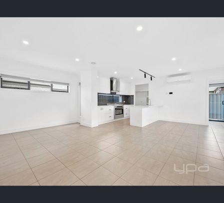 1/7 Burleigh Road, Melton, Vic 3337 - Photo 1