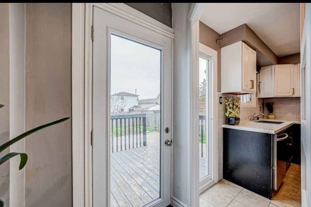 For Lease - 252 Lakeview Park Avenue, Oshawa, Ontario - Photo 1