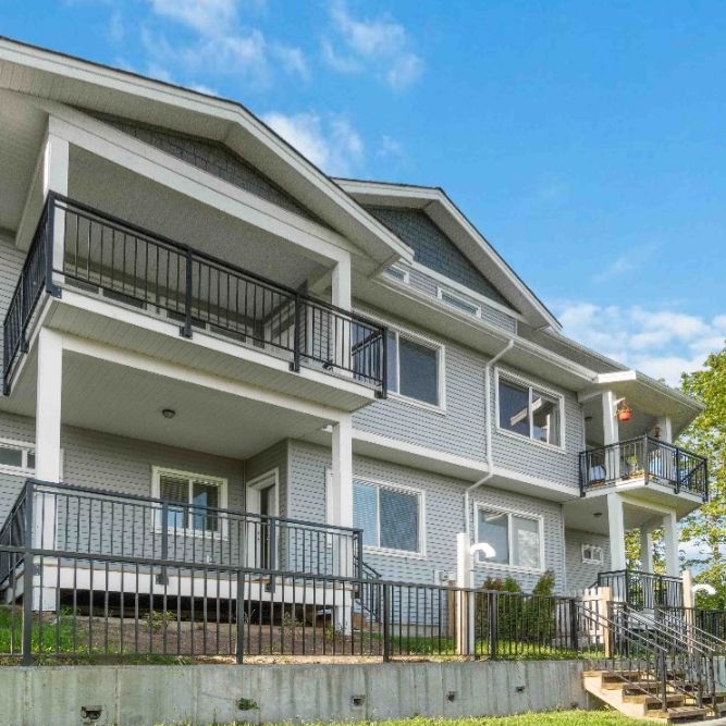 Bright, Open Concept Upper! - Photo 1