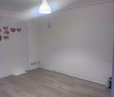 5 bedroom semi-detached house to rent - Photo 4