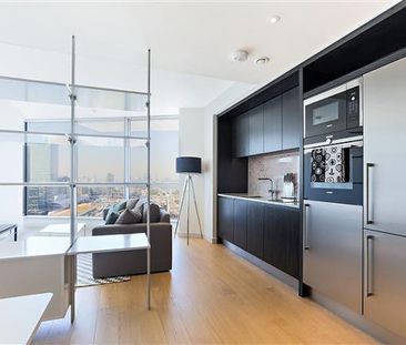 Studio flat to let in Charrington Tower, London E14 - Photo 2