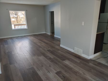 1368 ATHOL 3 BEDROOMS - Photo 3