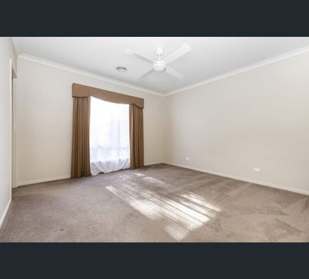 19 Kennewell Street, White Hills, Vic 3550 - Photo 2