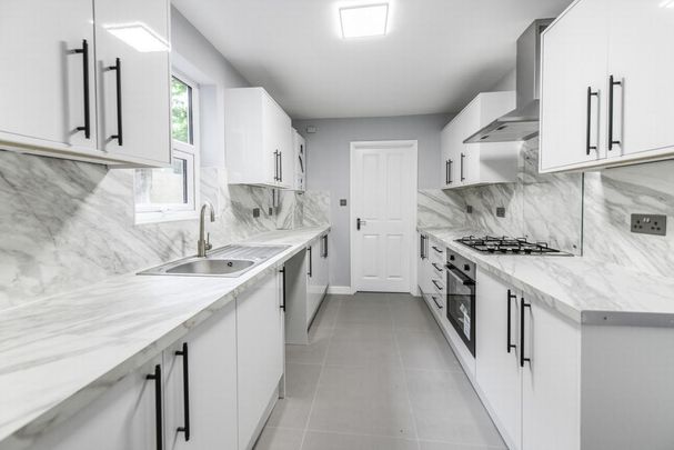 3 bedroom terraced house to rent - Photo 1