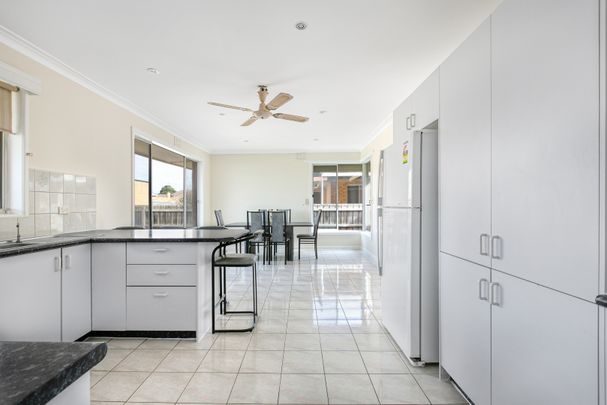 7 Tunaley Parade, Reservoir VIC 3073 - House For Rent | Domain - Photo 1