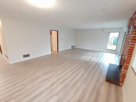 Newly Renovated Spacious Three Bedroom/Two Bathroom Rancher in Johnston Heights Area - Photo 4