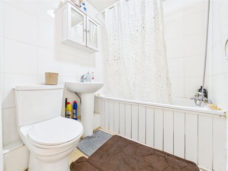 Taylor Close, Hounslow, Middlesex, TW3 - Photo 5